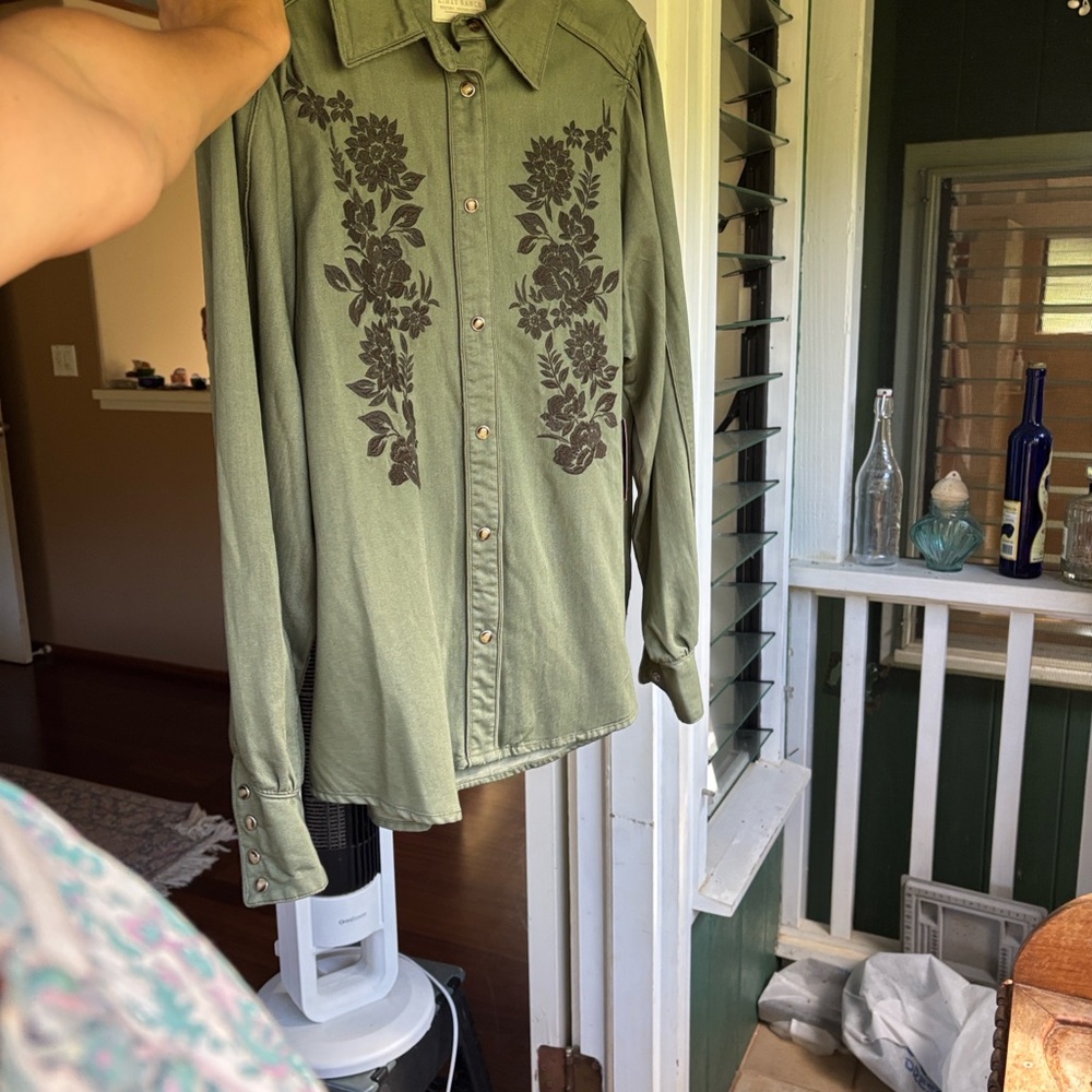 KIMES RANCH MAE FLORAL EMBROIDERED LONG SLEEVE SNAP WESTERN SHIRT - Picture 4 of 11